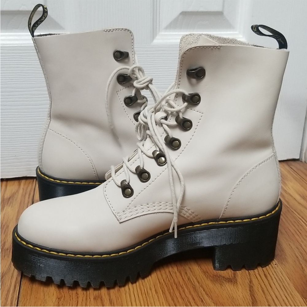 NWOT DR MARTENS LEONA WOMEN'S TEMPERLEY LEATHER HEELED BOOTS - Picture 6 of 7